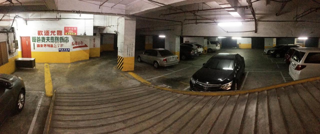 Отель 文南哥爸妻夫飯店 Тайнань Экстерьер фото